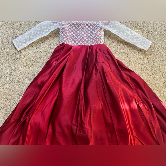 Beautiful Fancy Dress with a long train ❤️ - Picture 7 of 14